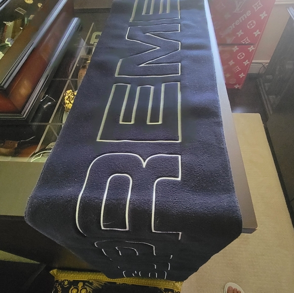 Supreme Polartec Logo Scarf (FW17) - Picture 3 of 4